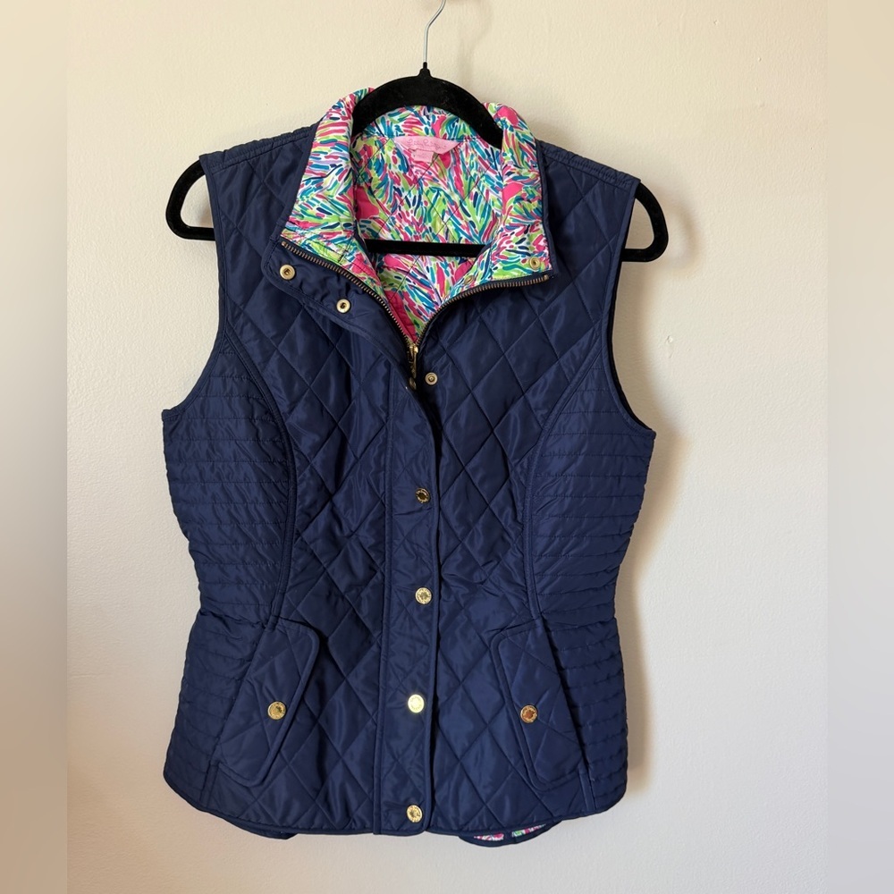 Lilly Pulitzer Getaway Navy Quilted Vest Colorful Floral Lining Size Medium
